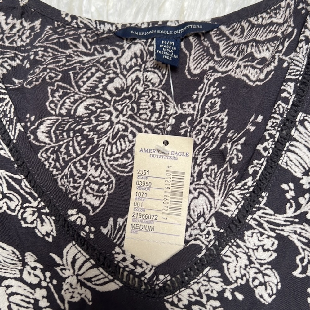 American Eagle Outfitters V Neck Floral Top - Picture 2 of 5